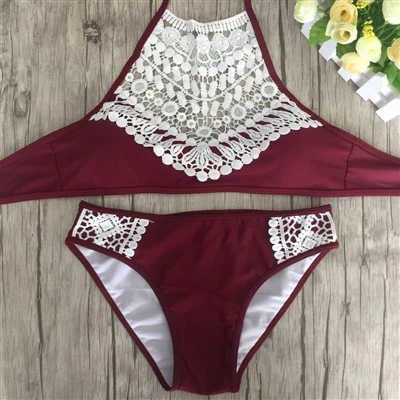 Бордовый купальник с аппликацией крючком